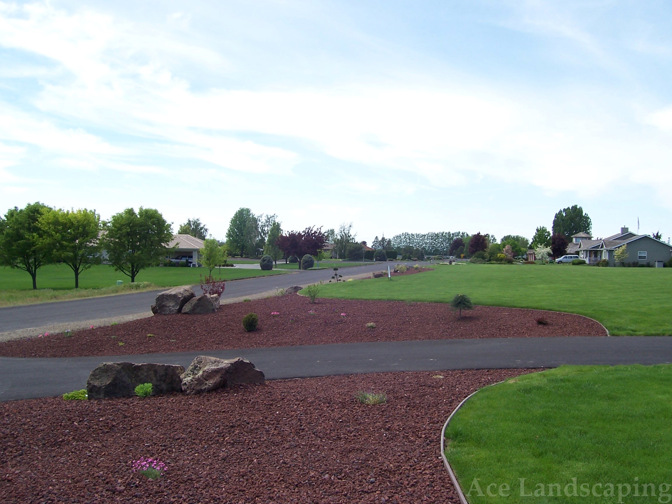 LANDSCAPE MAINTENANCE CONTRACTOR - Full Lawn/Yard/Garden Services